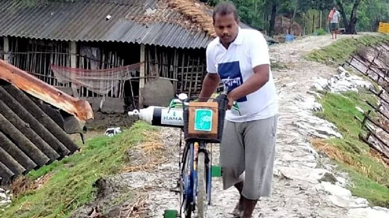 കൊവിഡ് കാലത്തെ ഹീറോ, ഓക്സിജൻ സിലിണ്ടറും മരുന്നുകളുമായി യുവാവ് സഞ്ചരിക്കുന്നത് കിലോമീറ്ററുകൾ കൊവിഡ് കാലത്തെ ഹീറോ, ഓക്സിജൻ സിലിണ്ടറും മരുന്നുകളുമായി യുവാവ് സഞ്ചരിക്കുന്നത് കിലോമീറ്ററുകൾ