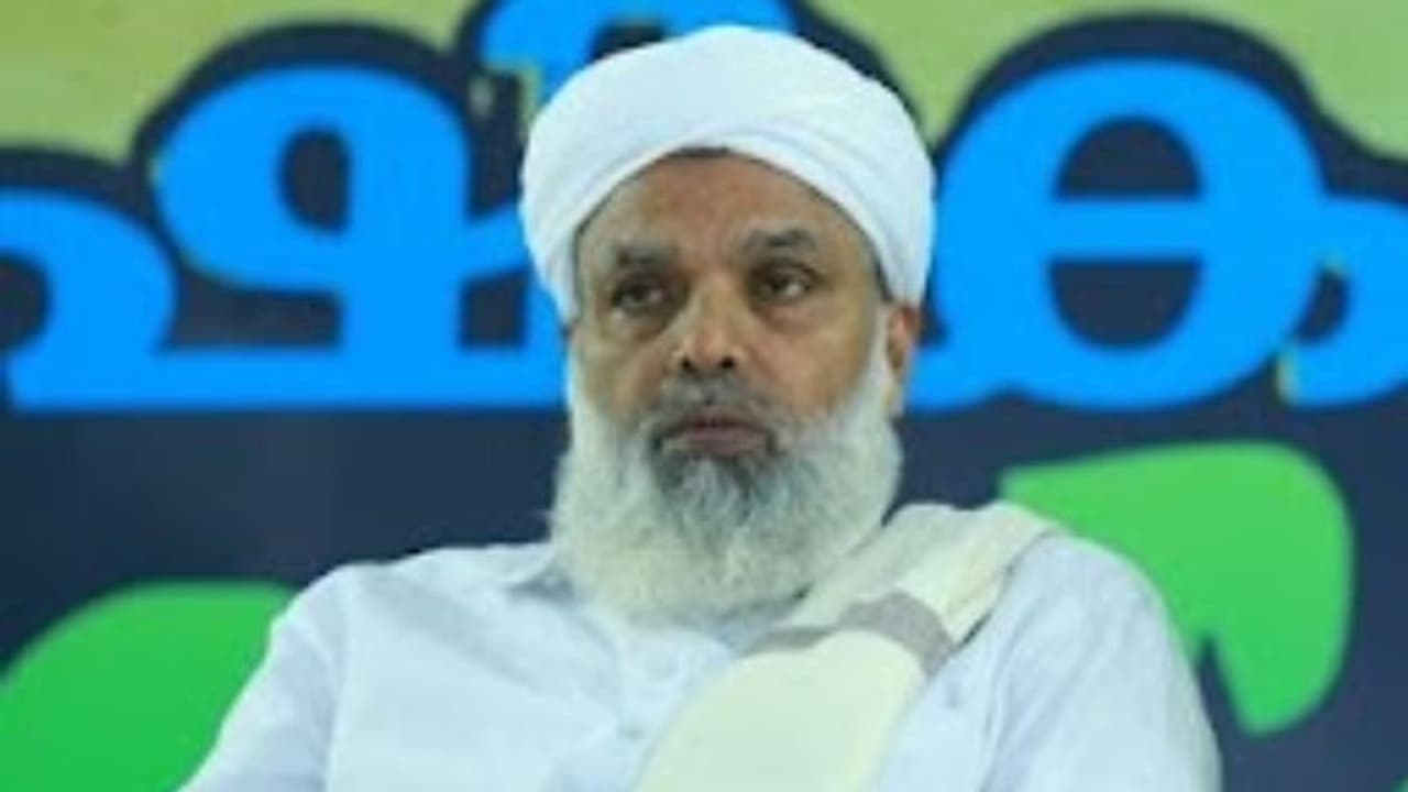 സമസ്ത മുശാവറ അംഗം ഉമർ ഫൈസിക്കെതിരെ പൊലീസ് കേസെടുത്തു; ജാമ്യമില്ലാ കുറ്റം ചുമത്തി സമസ്ത മുശാവറ അംഗം ഉമർ ഫൈസിക്കെതിരെ പൊലീസ് കേസെടുത്തു; ജാമ്യമില്ലാ കുറ്റം ചുമത്തി