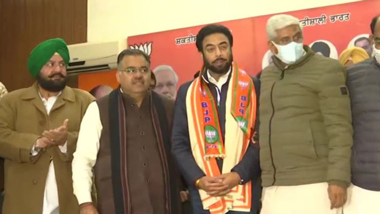 Punjab Election 2022: कांग्रेस ने मोगा से टिकट काटा तो हरजोत सिंह कमल BJP में शामिल, सोनू सूद की बहन से टक्कर