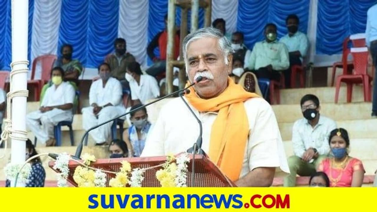 Hijab row: ಬಳೆ, ಸಿಂಧೂರ, ಕುಂಕುಮ ಧರಿಸಿ ಬಂದರೆ ವಿದ್ಯಾರ್ಥಿಗಳನ್ನು ತಡೆಯುವಂತಿಲ್ಲ