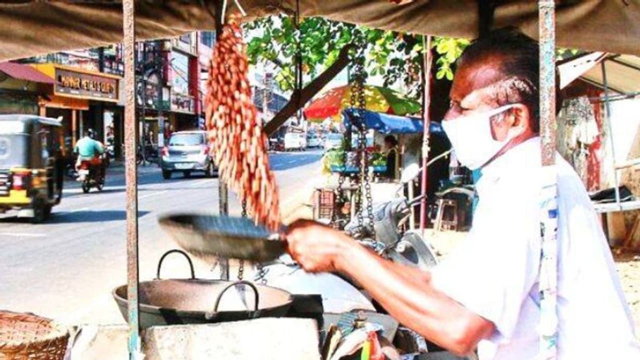 മൊയ്തീൻ കുട്ടിയുടെ കപ്പലണ്ടി മാഹാത്മ്യത്തിന് നാല് പതിറ്റാണ്ടിന്റെ രുചിപ്പെരുമ മൊയ്തീൻ കുട്ടിയുടെ കപ്പലണ്ടി മാഹാത്മ്യത്തിന് നാല് പതിറ്റാണ്ടിന്റെ രുചിപ്പെരുമ