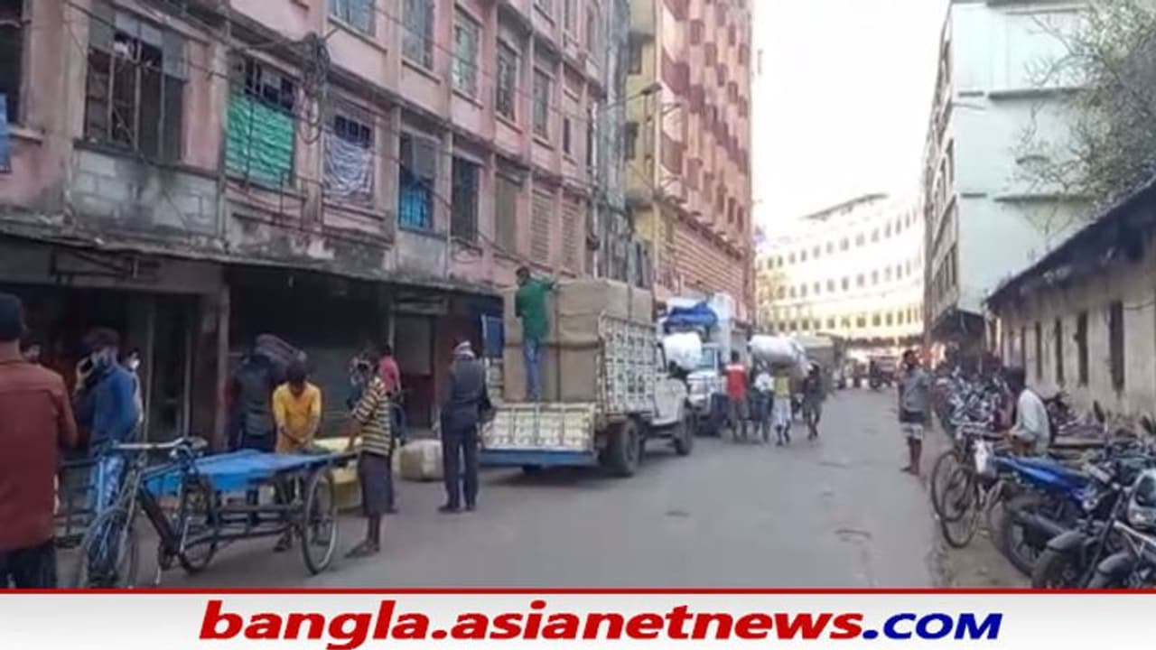 Covid in WB : ব্যবসায়ীদের আন্দোলনের চাপে খুলে গেল হাওড়ার মঙ্গলাহাট, ফের সংক্রমণ নিয়ে বাড়ছে ভয় Covid in WB : ব্যবসায়ীদের আন্দোলনের চাপে খুলে গেল হাওড়ার মঙ্গলাহাট, ফের সংক্রমণ নিয়ে বাড়ছে ভয়