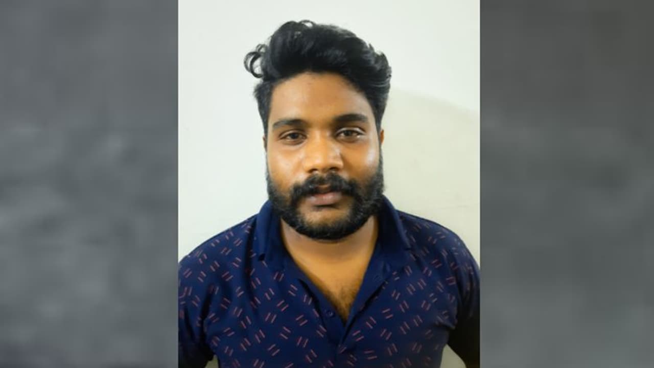 പണമടങ്ങിയ ബാഗ് തട്ടിയെടുത്ത കേസിൽ ഒളിവിലായിരുന്ന പ്രതി പിടിയില് പണമടങ്ങിയ ബാഗ് തട്ടിയെടുത്ത കേസിൽ ഒളിവിലായിരുന്ന പ്രതി പിടിയില്