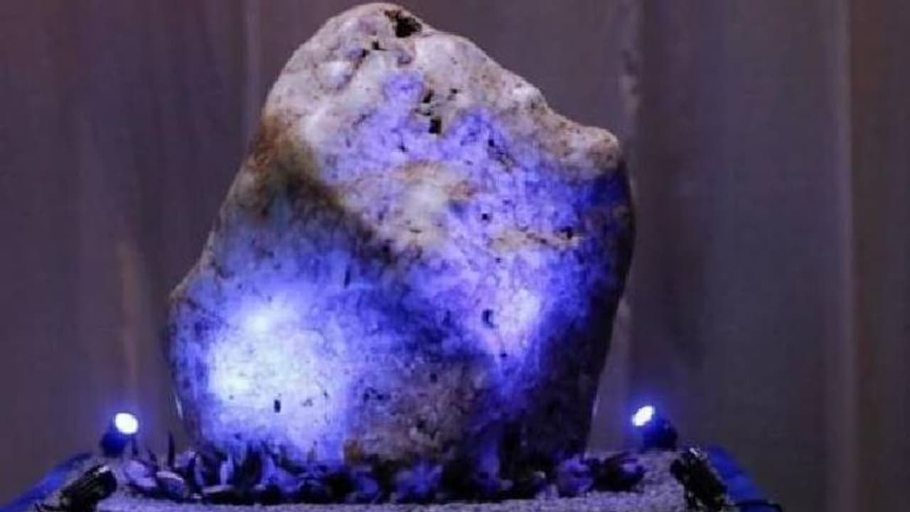 300 കിലോയിൽ കൂടുതൽ തൂക്കം, ലോകത്തിലെ ഏറ്റവും വലിയ ഇന്ദ്രനീലക്കല്ല്, ഗിന്നസ് ബുക്ക് ഓഫ് വേൾഡ് റെക്കോർഡ്സില് 300 കിലോയിൽ കൂടുതൽ തൂക്കം, ലോകത്തിലെ ഏറ്റവും വലിയ ഇന്ദ്രനീലക്കല്ല്, ഗിന്നസ് ബുക്ക് ഓഫ് വേൾഡ് റെക്കോർഡ്സില്