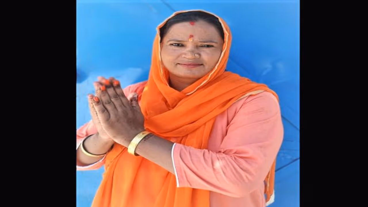 Inside Story: टीम प्रियंका ने घर जाकर ज्वाइन कराई संतोष भारती को कांग्रेस, 24 वें दिन दिया टिकट का गिफ्ट Inside Story: टीम प्रियंका ने घर जाकर ज्वाइन कराई संतोष भारती को कांग्रेस, 24 वें दिन दिया टिकट का गिफ्ट