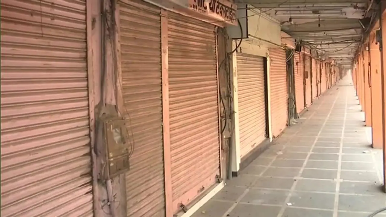Delhi Governor refuses to lift weekend curfew, allows private offices to reopen