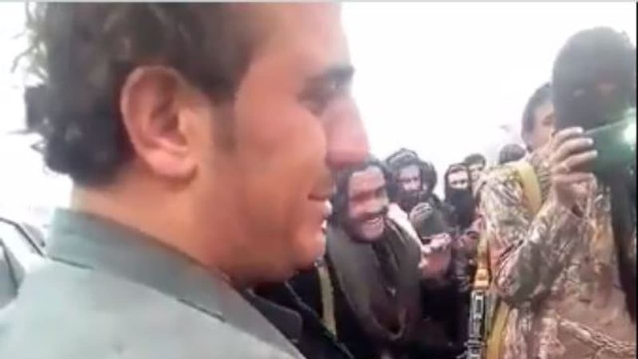 तालिबान की क्रूरता फिर आई सामने, अफगान म्यूजिशियन के सामने ही जला दिया उसका वाद्ययंत्र