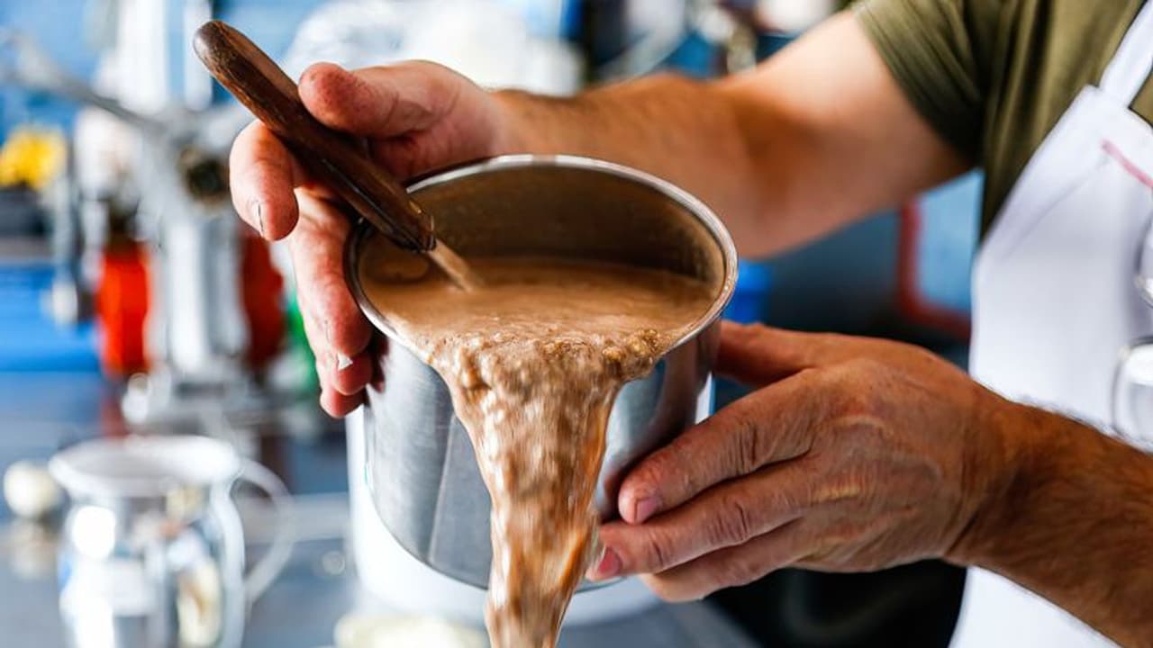 নলেন গুড়ের আইসক্রিম খেতে ইচ্ছে করছে,বাইরেও যেতে পারছেন না, বাড়িতেই বানিয়ে ফেলুন আপনার পছন্দের ডেজার্ড