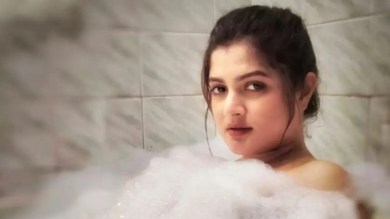 ছিঃ ছিঃ! শেষে কিনা বাবাকে বিয়ে করতে চাইতেন শ্রাবন্তী, পুরোনো ভিডিও ঘিরে শোরগোল