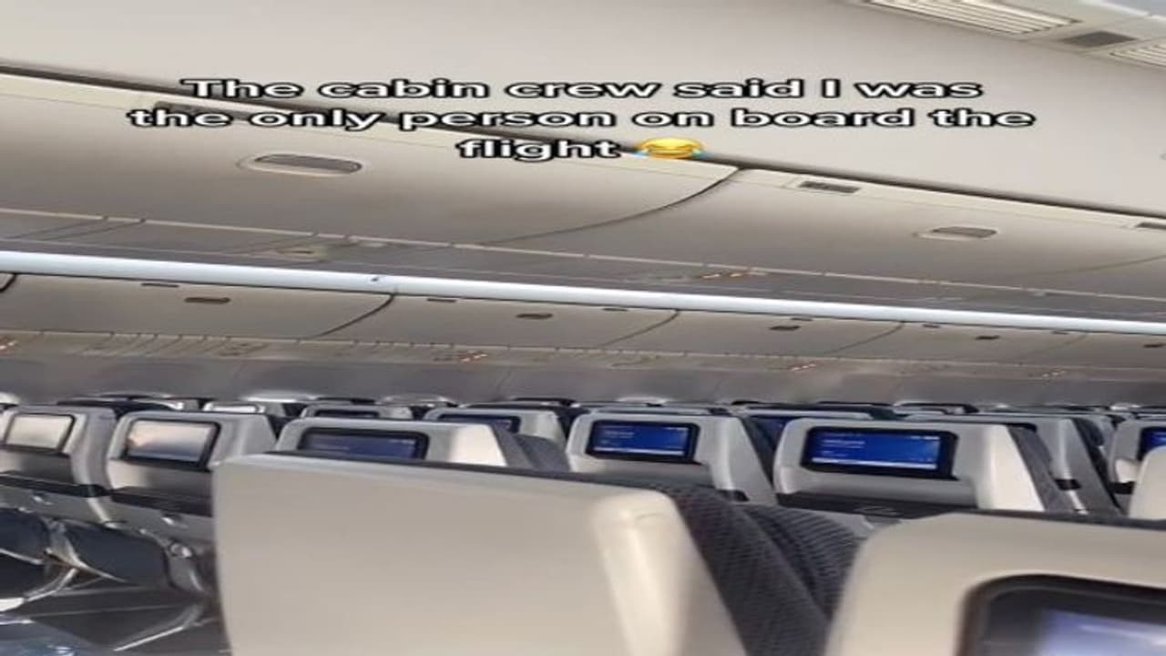 विमान में अकेला यात्री था युवक, बताया 8 घंटे की उड़ान के दौरान केबिन क्रू ने उसके साथ क्या किया विमान में अकेला यात्री था युवक, बताया 8 घंटे की उड़ान के दौरान केबिन क्रू ने उसके साथ क्या किया