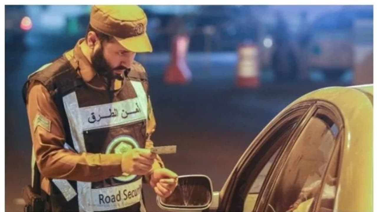 Illegals Arrested : സൗദിയില് കര്ശന പരിശോധന തുടരുന്നു; ഒരാഴ്ചക്കിടെ അറസ്റ്റിലായത് 14,000ത്തിലേറെ പേര് Illegals Arrested : സൗദിയില് കര്ശന പരിശോധന തുടരുന്നു; ഒരാഴ്ചക്കിടെ അറസ്റ്റിലായത് 14,000ത്തിലേറെ പേര്