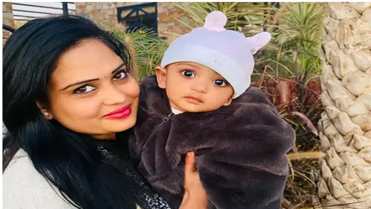 पापा दो साल की बेटी को मारने की हिम्मत नहीं, इसका ख्याल रखना...Germany में इंजीनियर की पत्नी ने किया सुसाइड पापा दो साल की बेटी को मारने की हिम्मत नहीं, इसका ख्याल रखना...Germany में इंजीनियर की पत्नी ने किया सुसाइड