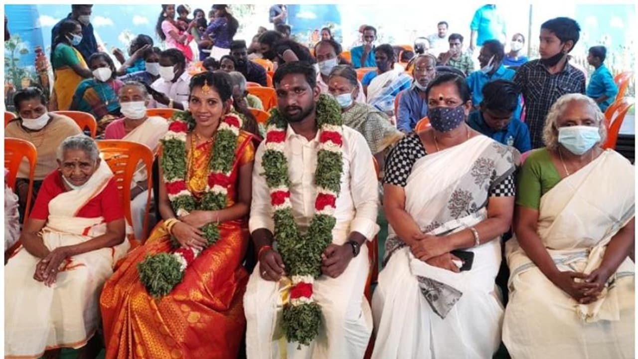 സ്നേഹവീട് വിവാഹവേദിയായി; ദിവ്യയും സുധിനും അനുഗ്രഹവുമായി അന്തേവാസികള് സ്നേഹവീട് വിവാഹവേദിയായി; ദിവ്യയും സുധിനും അനുഗ്രഹവുമായി അന്തേവാസികള്