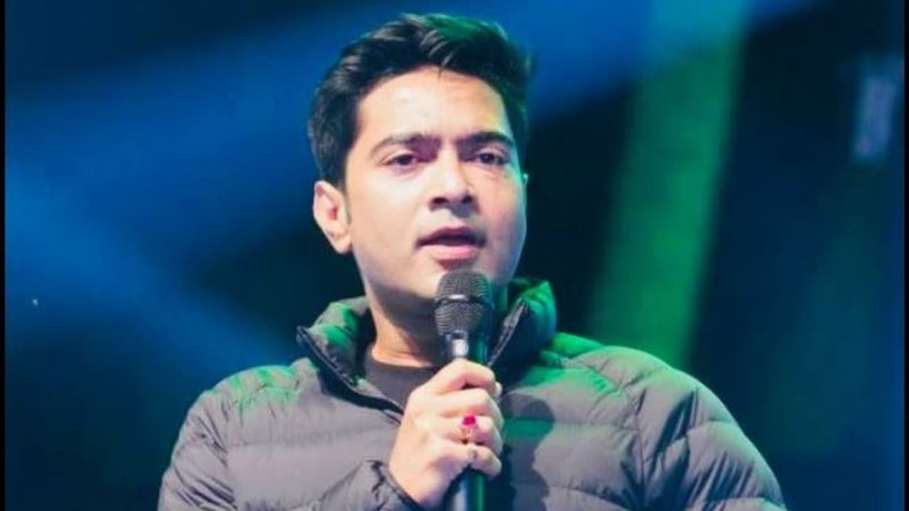 ৪ দিনের শিশুর হৃদযন্ত্রের অস্ত্রোপচারে খরচ অনেক, খবর পেয়েই অসহায় বাবার পাশে দাঁড়ালেন অভিষেক ৪ দিনের শিশুর হৃদযন্ত্রের অস্ত্রোপচারে খরচ অনেক, খবর পেয়েই অসহায় বাবার পাশে দাঁড়ালেন অভিষেক