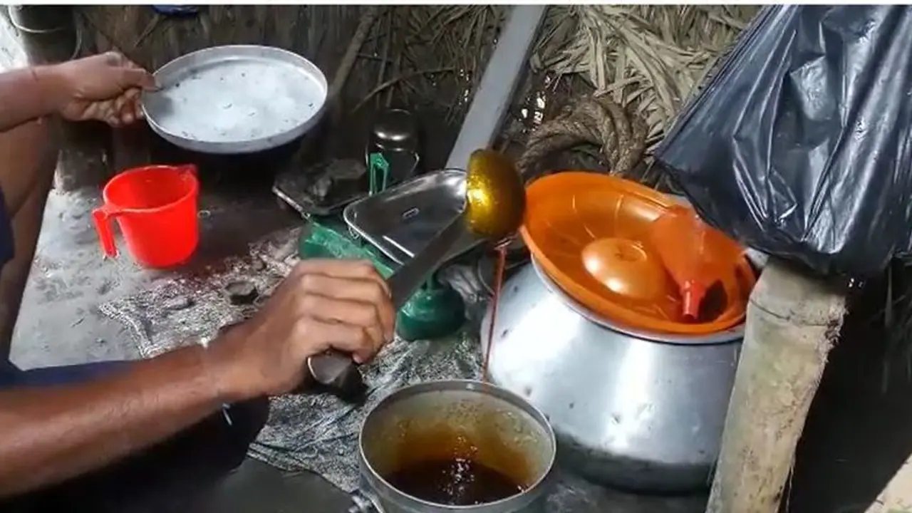 জাঁকিয়ে ঠান্ডা পড়েনি, মিলছে না ভালো নলেন গুড় নেই চাহিদাও জাঁকিয়ে ঠান্ডা পড়েনি, মিলছে না ভালো নলেন গুড় নেই চাহিদাও