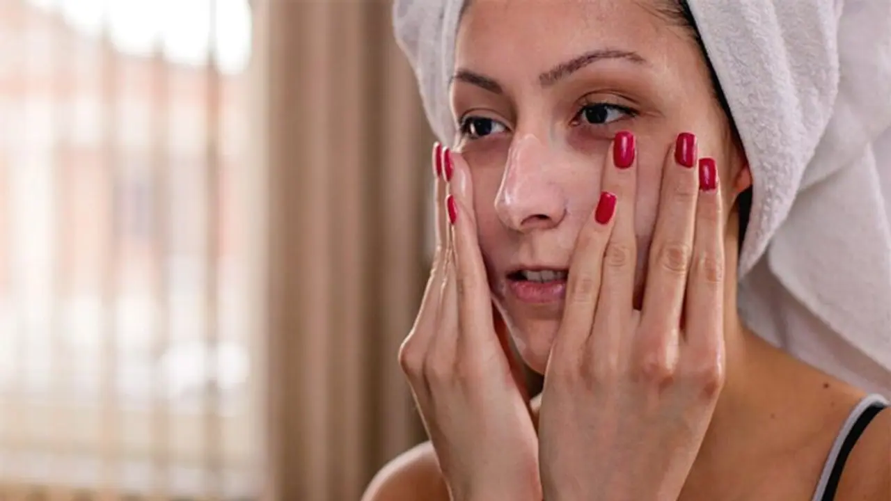 চুল থেকে ত্বক সবই চাই ঝা চকচকে, চটজলদি জেল্লা ফিরে পেতে পুজোর আগে যত্ন নিন ঘরোয়া উপায়ে চুল থেকে ত্বক সবই চাই ঝা চকচকে, চটজলদি জেল্লা ফিরে পেতে পুজোর আগে যত্ন নিন ঘরোয়া উপায়ে