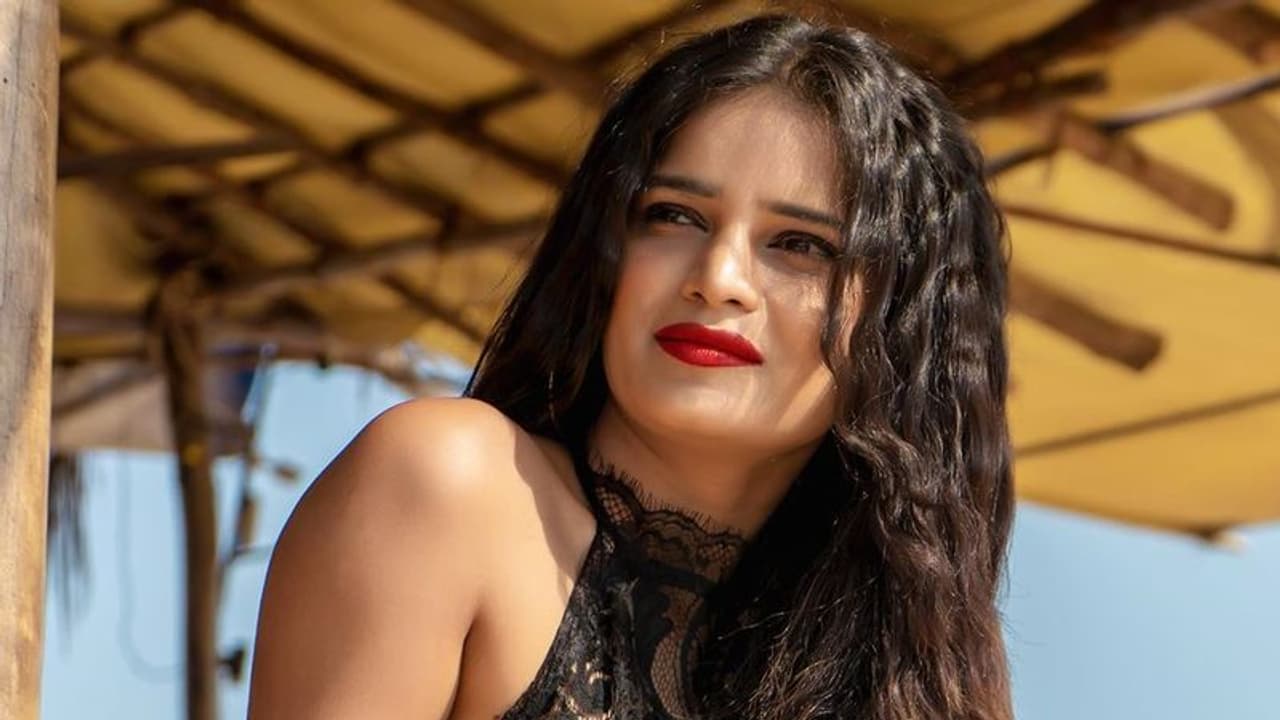 காங்கிரஸ் வேட்பாளரின் பிகினி போட்டோ வைரல்.. வேற வேட்பாளரே கிடைக்கலையா உங்களுக்கு ? கலாய்க்கும் எதிர்க்கட்சிகள் காங்கிரஸ் வேட்பாளரின் பிகினி போட்டோ வைரல்.. வேற வேட்பாளரே கிடைக்கலையா உங்களுக்கு ? கலாய்க்கும் எதிர்க்கட்சிகள்