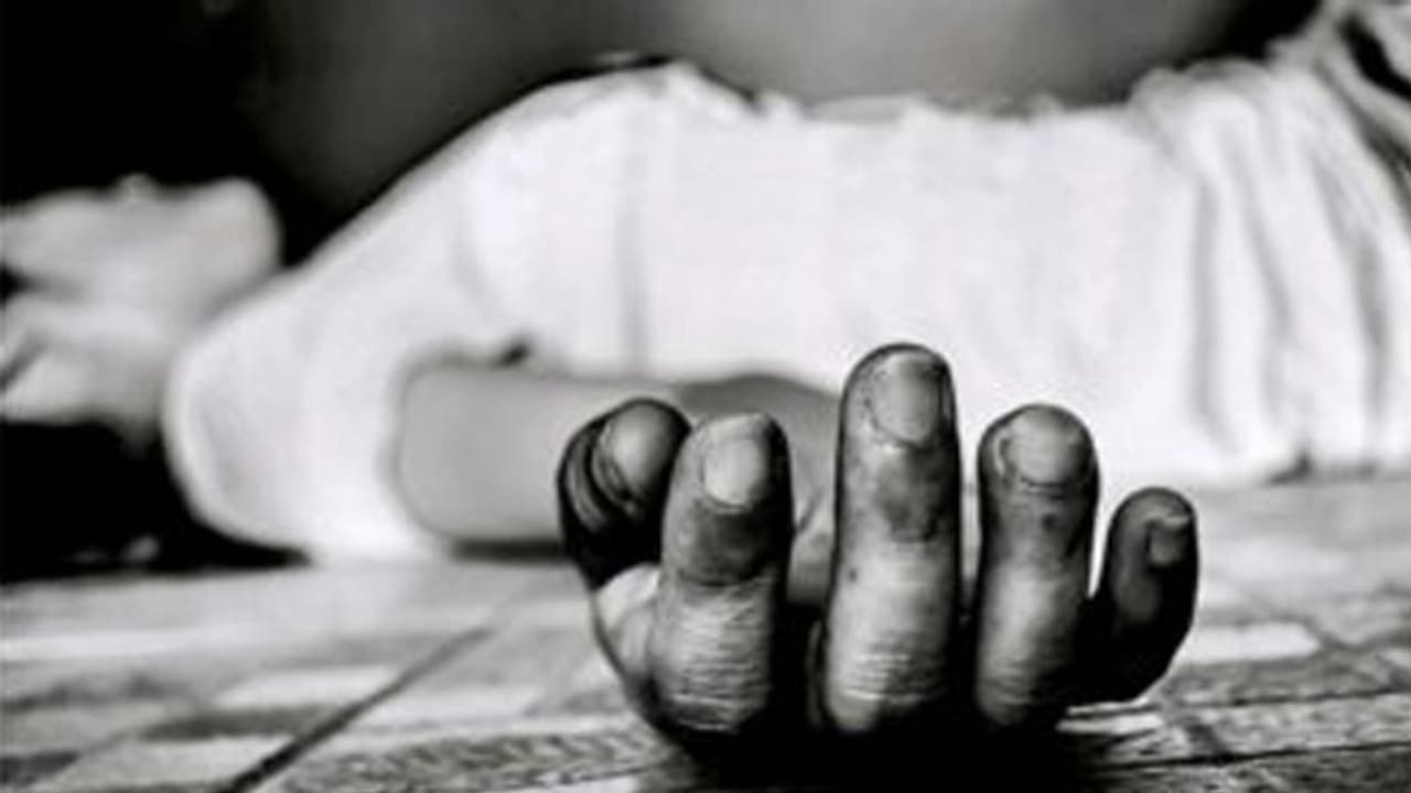 IIT बॉम्बे के छात्र ने हॉस्टल की 7वीं मंजिल से कूदकर की आत्महत्या, सुसाइड नोट में लिख गया मरने की वजह IIT बॉम्बे के छात्र ने हॉस्टल की 7वीं मंजिल से कूदकर की आत्महत्या, सुसाइड नोट में लिख गया मरने की वजह