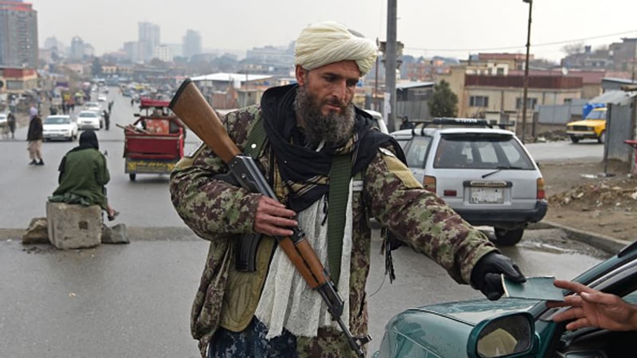 Ukraine Crisis : അക്രമമല്ല സമാധാനമാണ് വലുതെന്ന് താലിബാന്, റഷ്യയും യുക്രൈനും സംയമനം പാലിക്കണം Ukraine Crisis : അക്രമമല്ല സമാധാനമാണ് വലുതെന്ന് താലിബാന്, റഷ്യയും യുക്രൈനും സംയമനം പാലിക്കണം