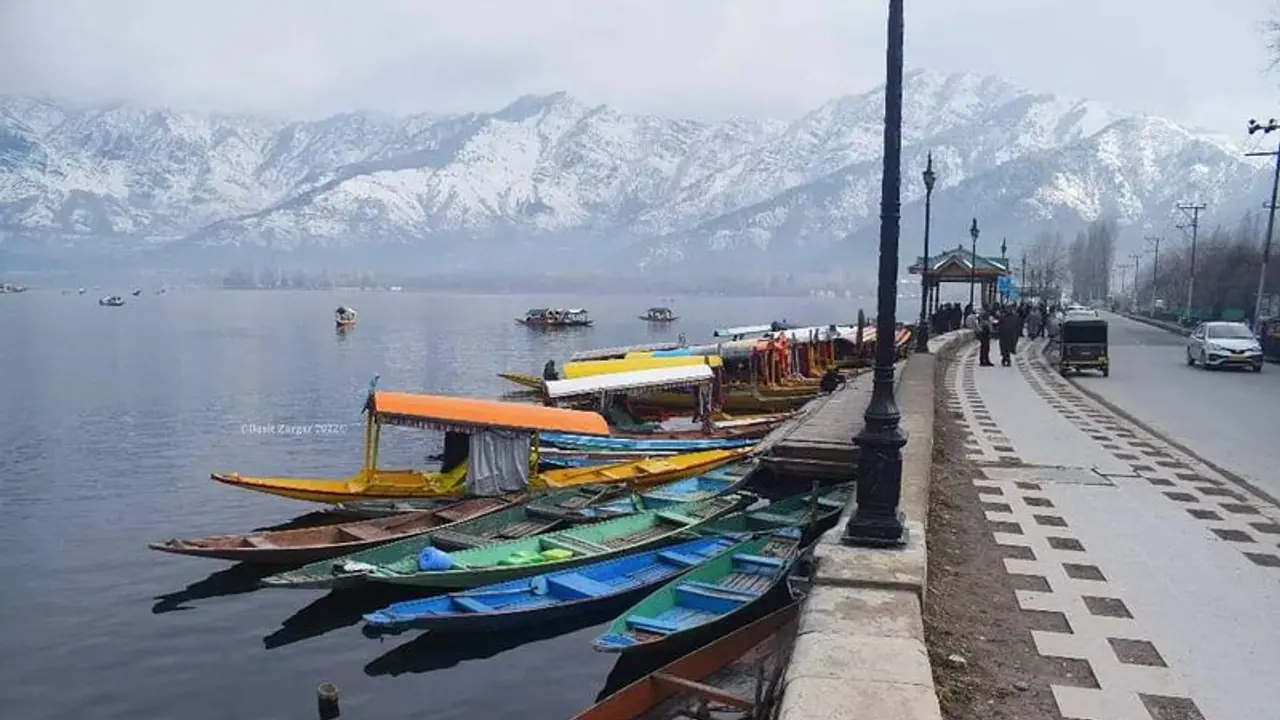 ಗುಂಡು, ಬಾಂಬ್ಗಳಿಂದಲೇ ಸುದ್ದಿಯಾಗುತ್ತಿದ್ದ ಶ್ರೀನಗರದಲ್ಲಿ ನಾಳೆ ಎಮ್ಮಾರ್ ಮಾಲ್ಗೆ ಶಿಲಾನ್ಯಾಸ! ಗುಂಡು, ಬಾಂಬ್ಗಳಿಂದಲೇ ಸುದ್ದಿಯಾಗುತ್ತಿದ್ದ ಶ್ರೀನಗರದಲ್ಲಿ ನಾಳೆ ಎಮ್ಮಾರ್ ಮಾಲ್ಗೆ ಶಿಲಾನ್ಯಾಸ!