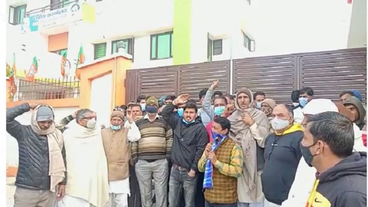 भाजपा की लिस्ट जारी होने के साथ ही शुरू हुआ अपनों का विरोध, मेरठ में 3 जगह दिखी नाराजगी भाजपा की लिस्ट जारी होने के साथ ही शुरू हुआ अपनों का विरोध, मेरठ में 3 जगह दिखी नाराजगी