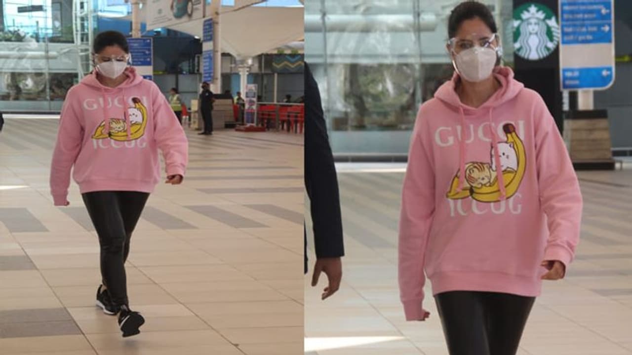 Vick kaushal संग क्वालिटी टाइम बिताने के बाद कैटरीना लौटीं मुंबई, 75 हजार की पिंक स्वेटशर्ट पहने आईं नजर Vick kaushal संग क्वालिटी टाइम बिताने के बाद कैटरीना लौटीं मुंबई, 75 हजार की पिंक स्वेटशर्ट पहने आईं नजर