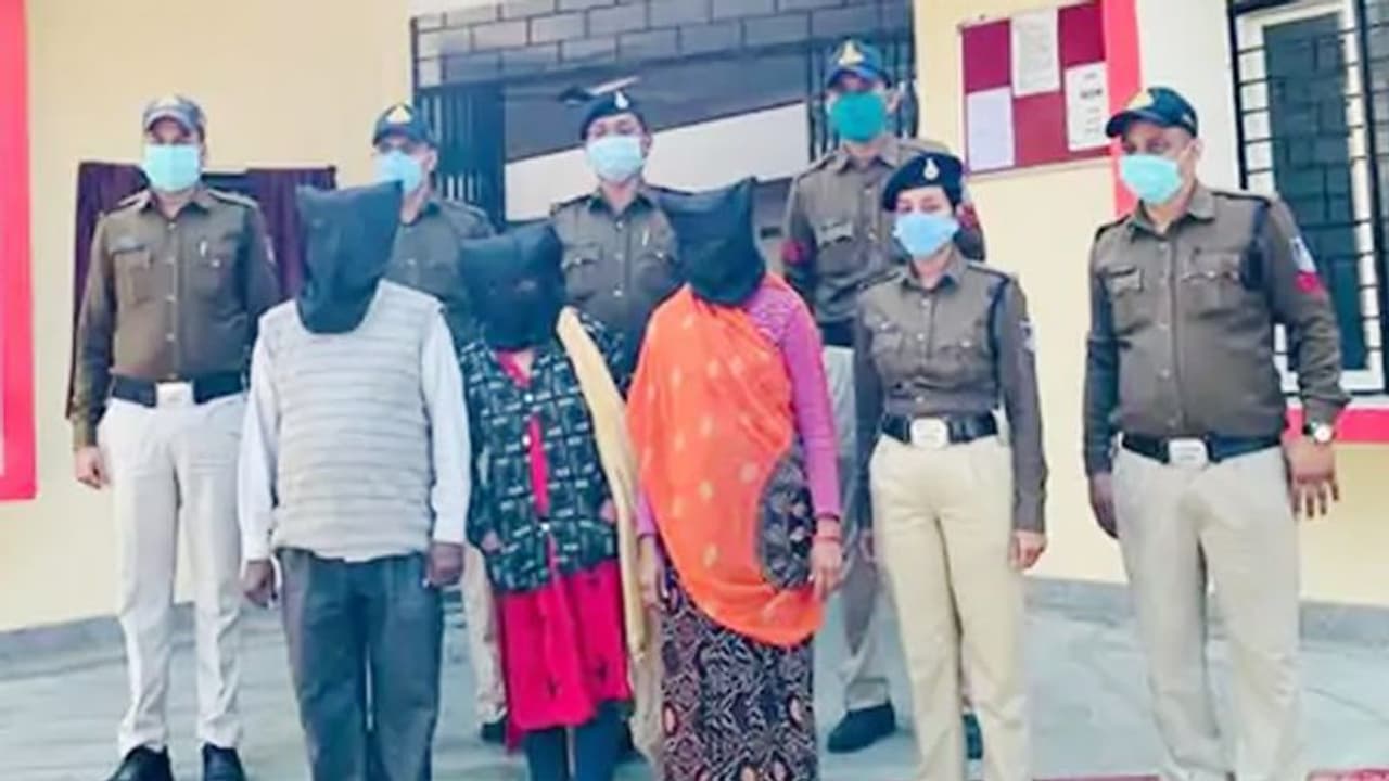 टीचर पिता ने शादी से पहले ही कर दी अपने बेटे की हत्या, मां और बहन ने भी दिया साथ..छोटी सी बात पर कर दिया कत्ल टीचर पिता ने शादी से पहले ही कर दी अपने बेटे की हत्या, मां और बहन ने भी दिया साथ..छोटी सी बात पर कर दिया कत्ल