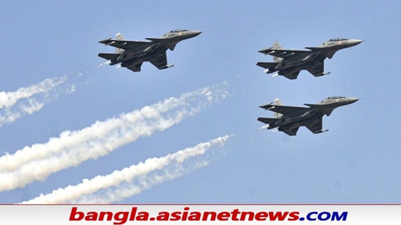 Republic Day Fly past: এবারই দেখা যাবে সবচেয়ে বড় ফ্লাইপাস্ট, যদিও বাদ দেশি তেজস এবং মিরাজ Republic Day Fly past: এবারই দেখা যাবে সবচেয়ে বড় ফ্লাইপাস্ট, যদিও বাদ দেশি তেজস এবং মিরাজ