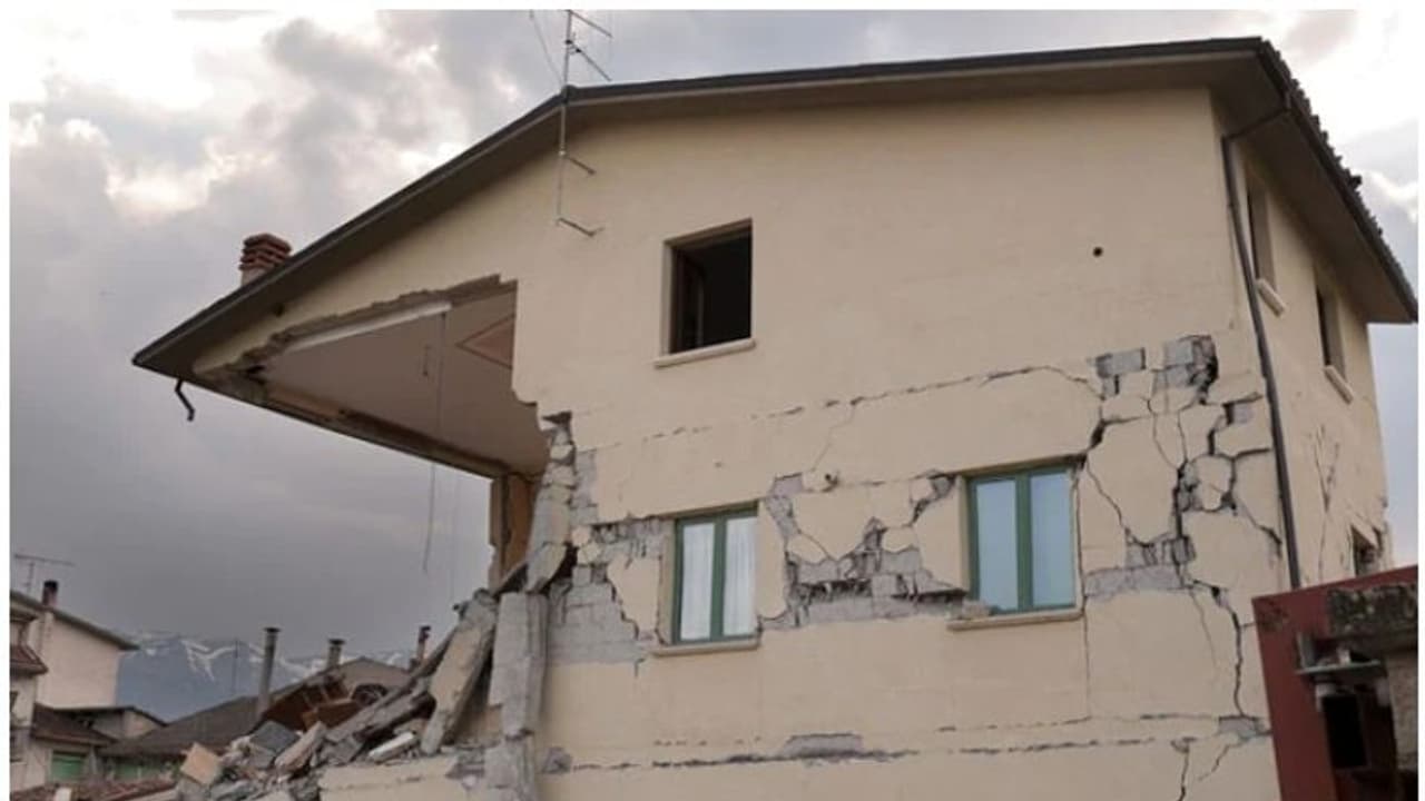 Afghan earthquake : പടിഞ്ഞാറന് അഫ്ഗാനില് ഭൂചലനം, 26 മരണം Afghan earthquake : പടിഞ്ഞാറന് അഫ്ഗാനില് ഭൂചലനം, 26 മരണം