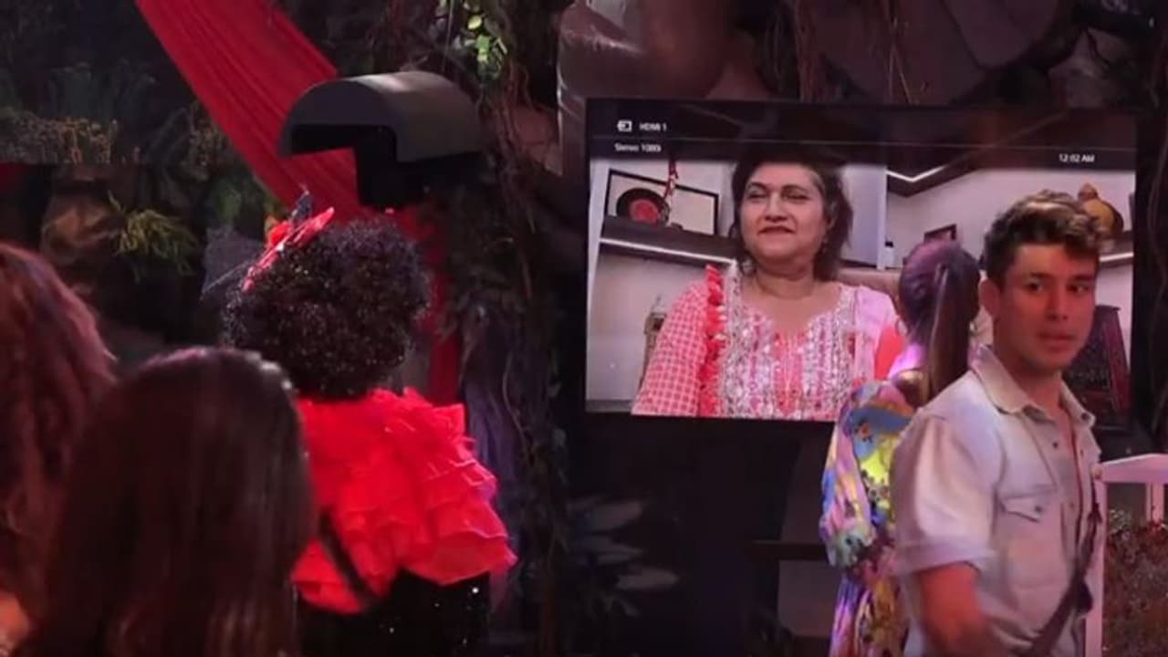 Bigg Boss 15 Updates: अपनों से इस तरह मिले घरवाले, किसी के छलके आंसू तो किसी के पेरेंट्स का ऐसा था रिएक्शन Bigg Boss 15 Updates: अपनों से इस तरह मिले घरवाले, किसी के छलके आंसू तो किसी के पेरेंट्स का ऐसा था रिएक्शन