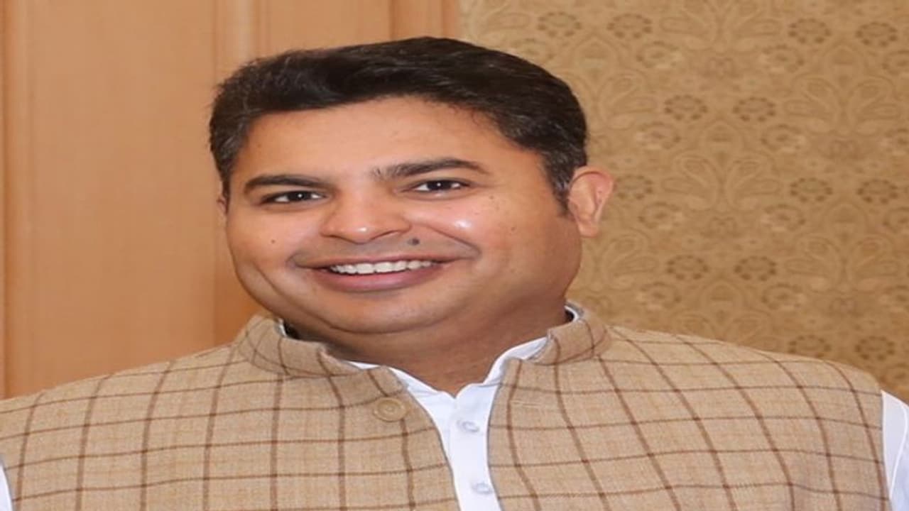 सपा सरकार के पूर्व मंत्री अभिषेक मिश्रा पर FIR दर्ज, कोविड नियम उल्लंघन का आरोप सपा सरकार के पूर्व मंत्री अभिषेक मिश्रा पर FIR दर्ज, कोविड नियम उल्लंघन का आरोप