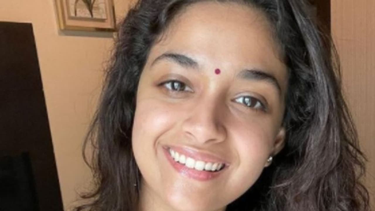 Keerthy Suresh : 'നെഗറ്റീവെന്നത് ഇപ്പോള് പൊസിറ്റീവാണ്', കൊവിഡ് ഭേദമായെന്ന് അറിയിച്ച് നടി കീര്ത്തി സുരേഷ് Keerthy Suresh : 'നെഗറ്റീവെന്നത് ഇപ്പോള് പൊസിറ്റീവാണ്', കൊവിഡ് ഭേദമായെന്ന് അറിയിച്ച് നടി കീര്ത്തി സുരേഷ്