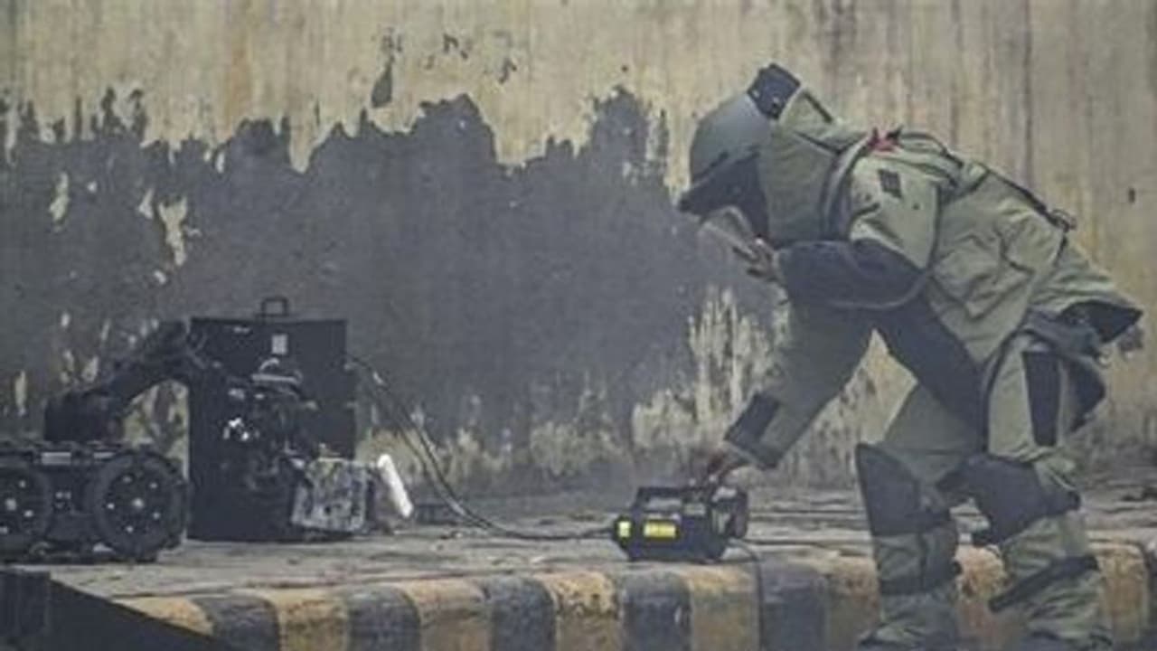 ஆடேய் பாகிஸ்தான்காரா எவ்வளவு அடிச்சாலும் திருந்த மாட்டியாடா.?? 3 கிலோ வெடி குண்டு.. வெடிச்சிருந்தா என்ன கதி.! ஆடேய் பாகிஸ்தான்காரா எவ்வளவு அடிச்சாலும் திருந்த மாட்டியாடா.?? 3 கிலோ வெடி குண்டு.. வெடிச்சிருந்தா என்ன கதி.!