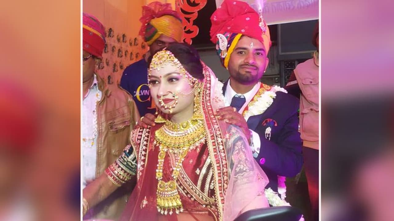 कोरोना की थर्ड वेव की सबसे यादगार शादी: दूल्हा दुल्हन की एंट्री को देख सब चौंके..बोले जोड़ी ने तो गजब कर दिया