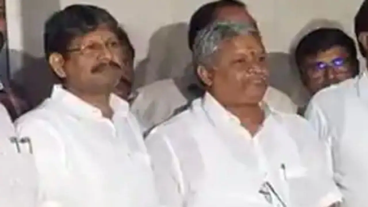 మనసు మార్చుకున్న ఉద్యోగ సంఘాలు.. సీపీఎస్పై ప్రభుత్వంతో భేటీకి హాజరయ్యేందుకు సుముఖత మనసు మార్చుకున్న ఉద్యోగ సంఘాలు.. సీపీఎస్పై ప్రభుత్వంతో భేటీకి హాజరయ్యేందుకు సుముఖత