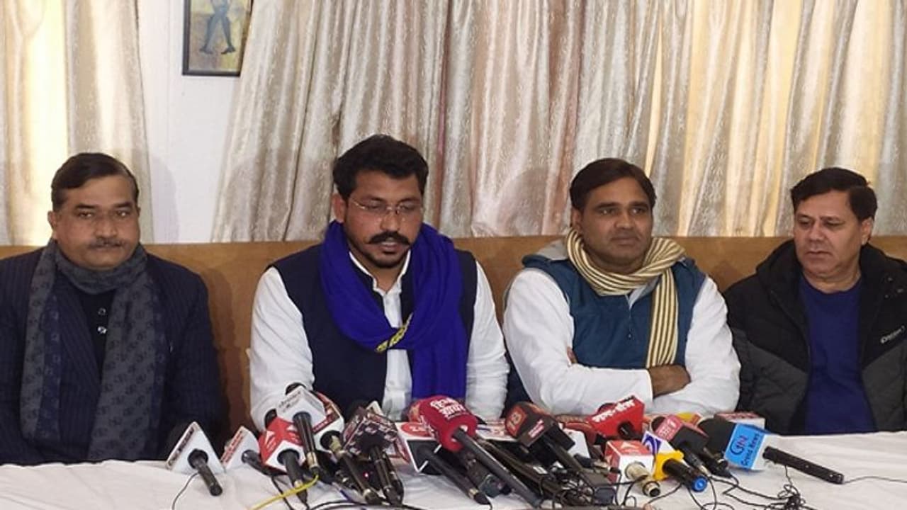 चंद्रशेखर ने 33 सीटों पर आजाद समाज पार्टी के उम्मीदवारों का किया ऐलान, अखिलेश पर हुए हमलावर चंद्रशेखर ने 33 सीटों पर आजाद समाज पार्टी के उम्मीदवारों का किया ऐलान, अखिलेश पर हुए हमलावर