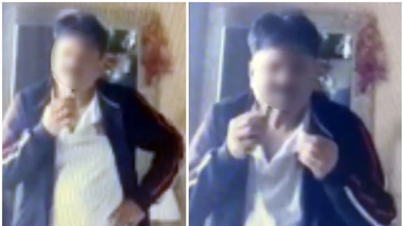 Viral News: শৌচাগার থেকে ব্রাশ হাতে অনলাইন শুনানি, সরগরম নেটদুনিয়া Viral News: শৌচাগার থেকে ব্রাশ হাতে অনলাইন শুনানি, সরগরম নেটদুনিয়া