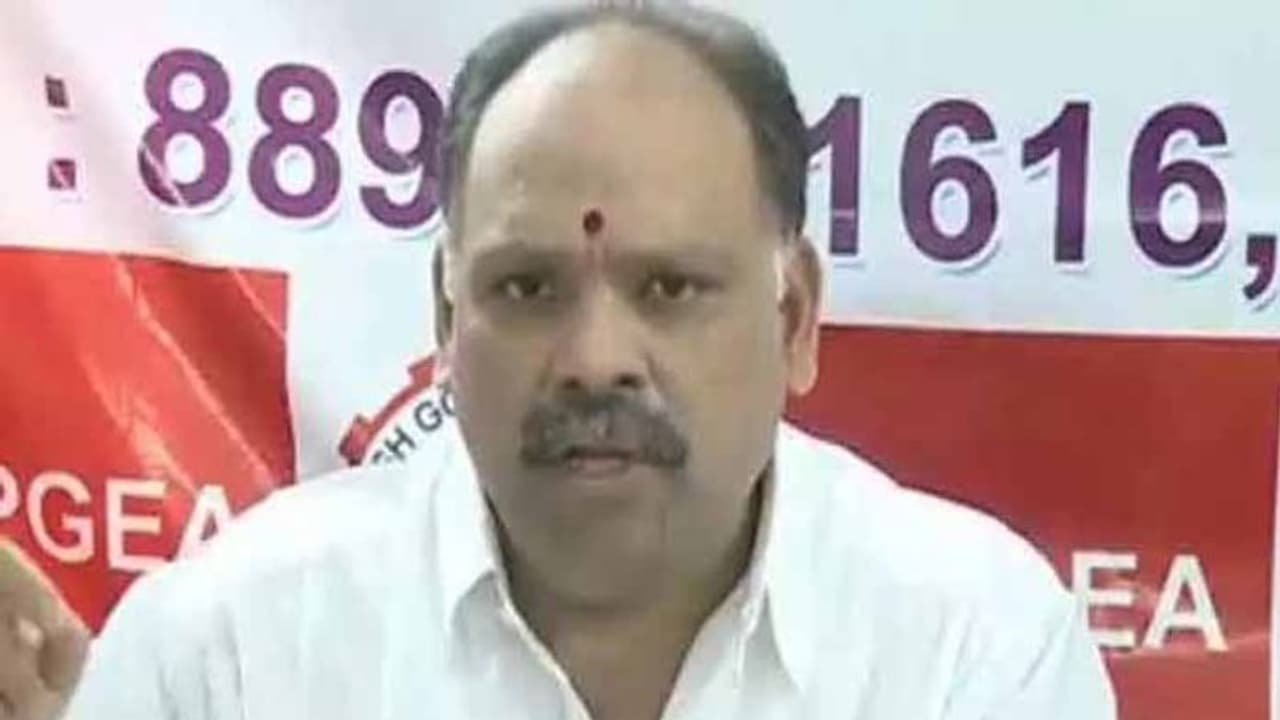 ఉద్యోగుల సంఘం నేత సూర్యనారాయణకు షాక్: ముందస్తు బెయిల్ కొట్టేసిన విజయవాడ ఏసీబీ కోర్టు