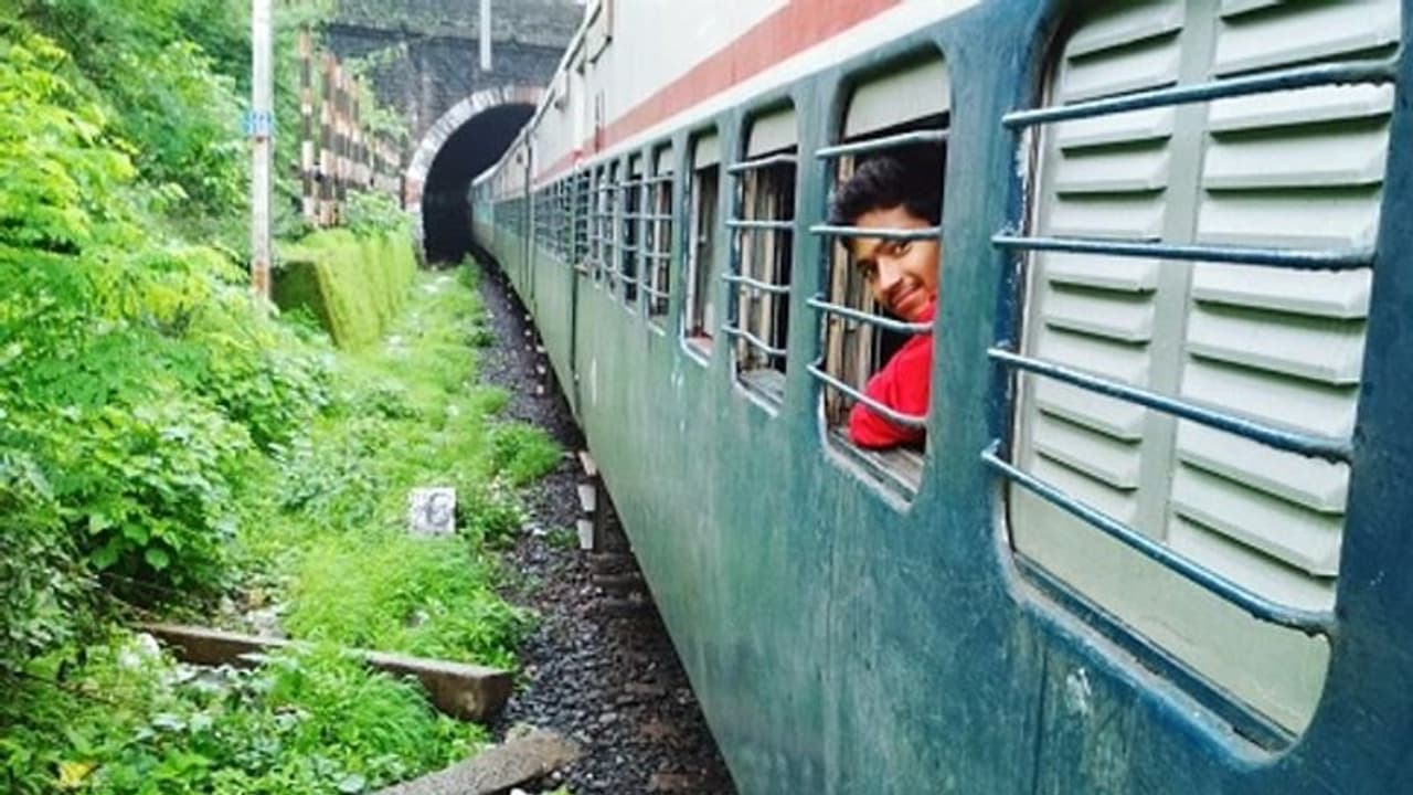 দূরপাল্লার ট্রেনের অবস্থান জানাচ্ছে গুগল ম্যাপ, বেড়াতে যাওয়ার আগে সড়গড় হয়ে নিন অ্যাপ এ দূরপাল্লার ট্রেনের অবস্থান জানাচ্ছে গুগল ম্যাপ, বেড়াতে যাওয়ার আগে সড়গড় হয়ে নিন অ্যাপ এ