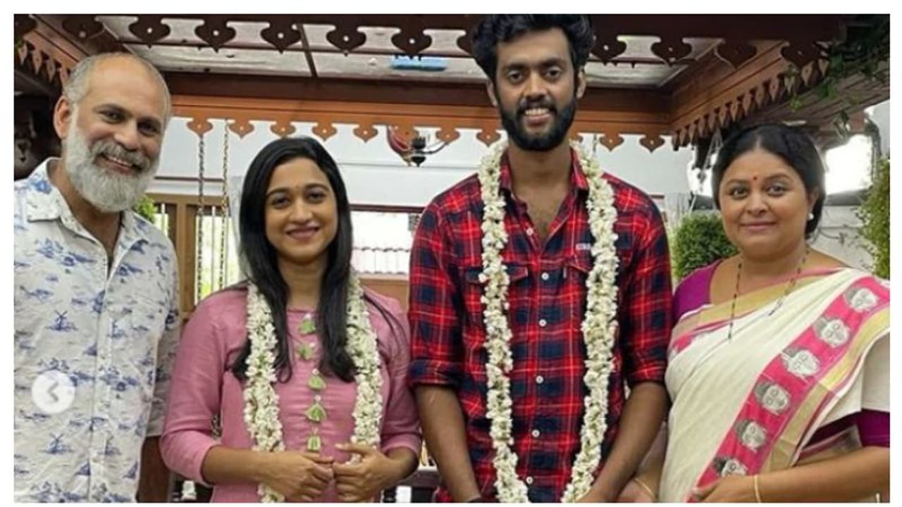 Sabita George : 'സുപ്രിയക്ക് സ്വാഗതം'; സുമേഷിന്റെ പെണ്ണിനെ പരിചയപ്പെടുത്തി സബിറ്റ Sabita George : 'സുപ്രിയക്ക് സ്വാഗതം'; സുമേഷിന്റെ പെണ്ണിനെ പരിചയപ്പെടുത്തി സബിറ്റ