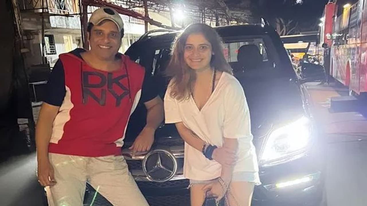 Krushna Abhishek ने खरीदी नई कार, बहन ने शेयर की फोटोज, इन महंगी कारों का भी मालिक है कॉमेडियन Krushna Abhishek ने खरीदी नई कार, बहन ने शेयर की फोटोज, इन महंगी कारों का भी मालिक है कॉमेडियन