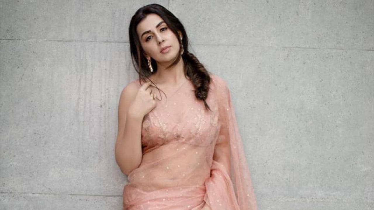 Nikki Galrani complaint : தனுஷ் மீது நடிகை நிக்கி கல்ராணி பரபரப்பு புகார்.... உடனடியாக ஆக்ஷன் எடுத்த போலீசார் Nikki Galrani complaint : தனுஷ் மீது நடிகை நிக்கி கல்ராணி பரபரப்பு புகார்.... உடனடியாக ஆக்ஷன் எடுத்த போலீசார்