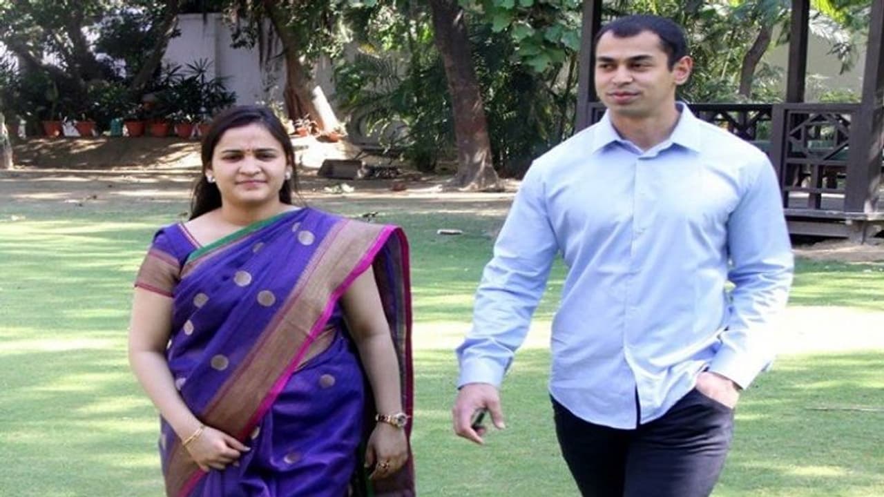 जानिए कौन हैं मुलायम परिवार की बहू अपर्णा यादव, बीजेपी में हुईं शामिल जानिए कौन हैं मुलायम परिवार की बहू अपर्णा यादव, बीजेपी में हुईं शामिल