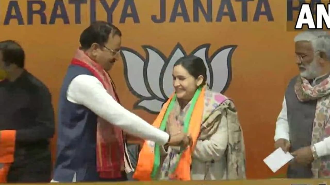 UP Elections 2022 : లక్నో స్థానాలకు అభ్యర్థులను ప్రకటించిన బీజేపీ.. అపర్ణా యాదవ్ కు దక్కని చోటు UP Elections 2022 : లక్నో స్థానాలకు అభ్యర్థులను ప్రకటించిన బీజేపీ.. అపర్ణా యాదవ్ కు దక్కని చోటు