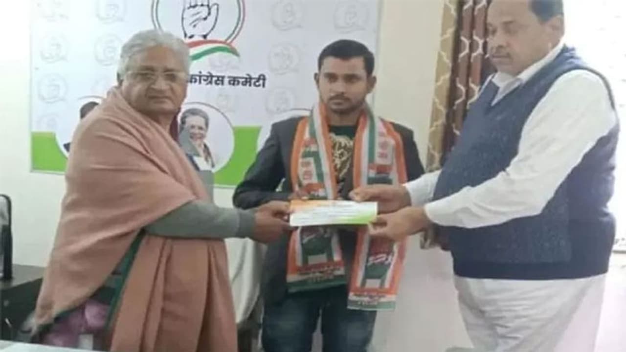 लखीमपुर हिंसा में मारे गए पत्रकार रमन के भाई हुए कांग्रेस में शामिल, कहा तैयार हूं मैं