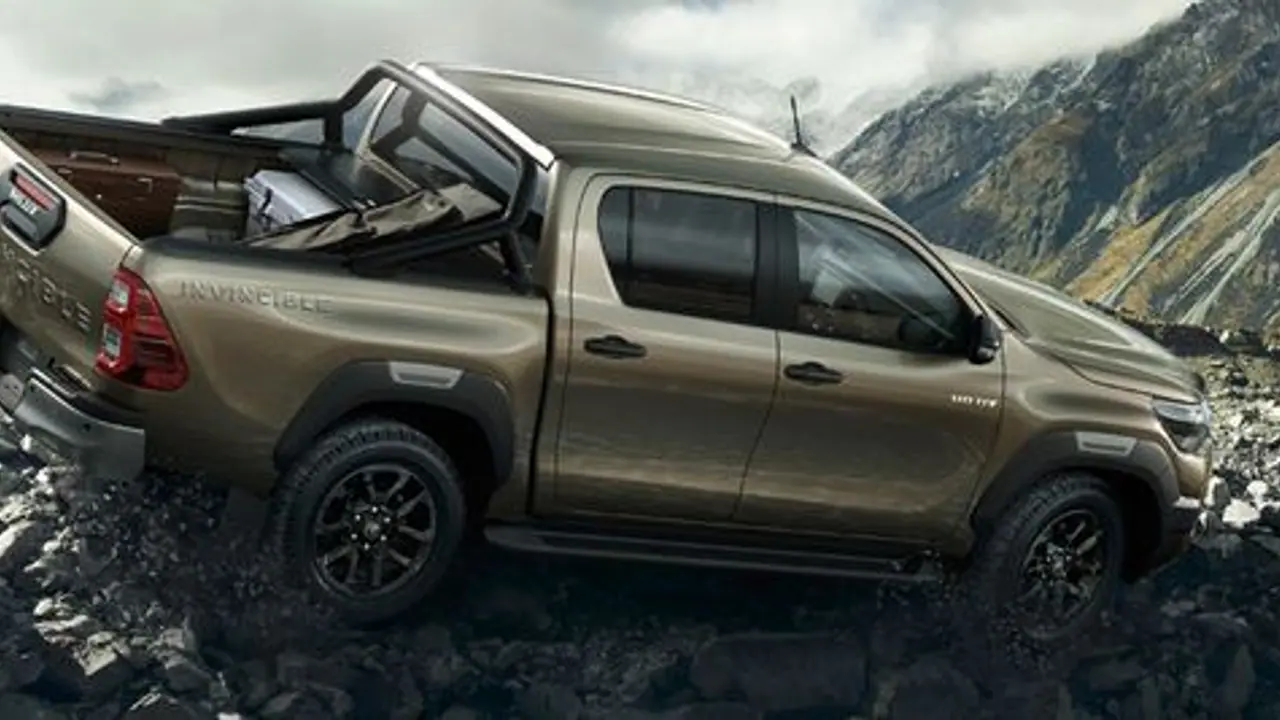 Toyota Hilux pick up ने किया भारत में डेब्यू, इस महीने होगा लॉन्च, देखें इसके बेमिसाल फीचर्स और जबरदस्त अंदाज Toyota Hilux pick up ने किया भारत में डेब्यू, इस महीने होगा लॉन्च, देखें इसके बेमिसाल फीचर्स और जबरदस्त अंदाज