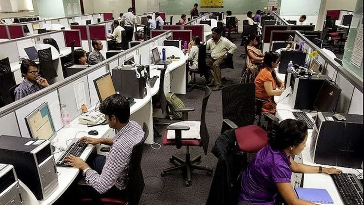 প্রাক্তনের সঙ্গে একই অফিসে চাকরি করছেন? খেয়াল রাখুন এই বিষয়গুলো প্রাক্তনের সঙ্গে একই অফিসে চাকরি করছেন? খেয়াল রাখুন এই বিষয়গুলো