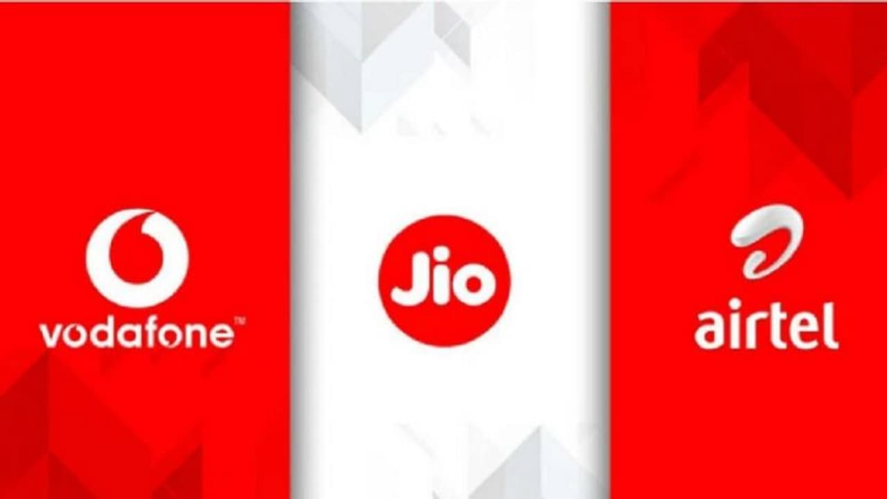 കോളിനും നെറ്റിനും വില കൂടും; ജിയോയ്ക്ക് പിന്നാലെ ഉപയോക്താക്കൾക്ക് ഇരുട്ടടി നൽകാന് മറ്റ് കമ്പനികളും കോളിനും നെറ്റിനും വില കൂടും; ജിയോയ്ക്ക് പിന്നാലെ ഉപയോക്താക്കൾക്ക് ഇരുട്ടടി നൽകാന് മറ്റ് കമ്പനികളും