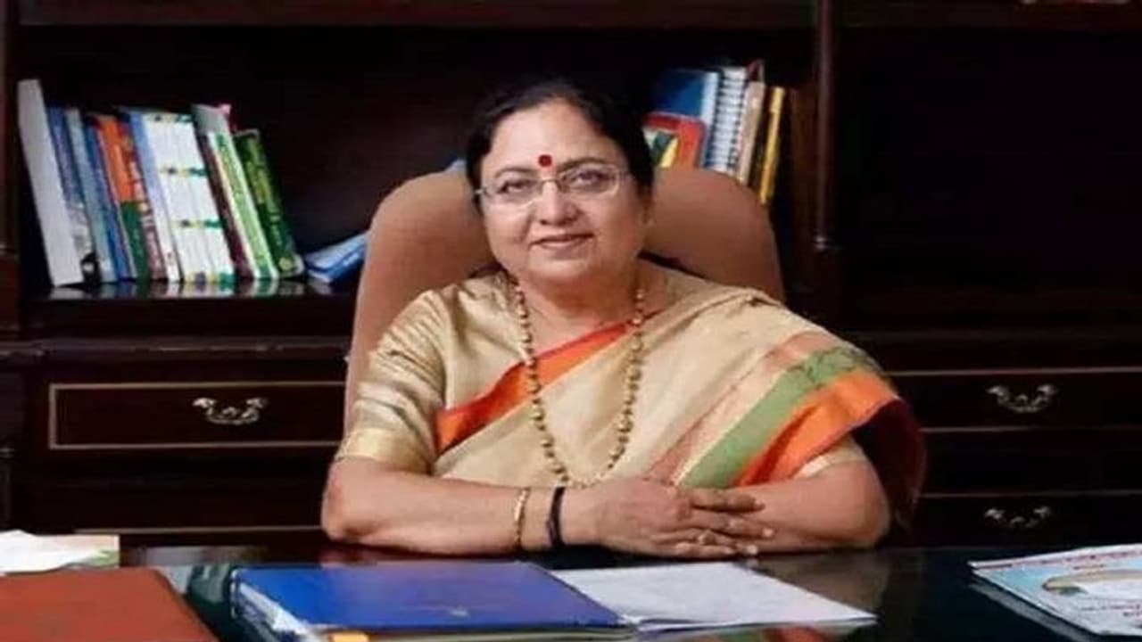 पूर्व राज्यपाल बेबीरानी समेत एक दर्जन से अधिक प्रत्याशियों ने दाखिल किया नामांकन पूर्व राज्यपाल बेबीरानी समेत एक दर्जन से अधिक प्रत्याशियों ने दाखिल किया नामांकन