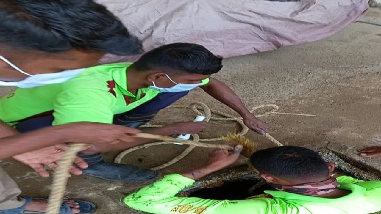 கழிவுநீர் தொட்டி விஷவாயு தாக்கி இருவர் பலி..தொடரும் மரணங்கள்..காஞ்சிபுரம் அருகே பரிதாபம்.. கழிவுநீர் தொட்டி விஷவாயு தாக்கி இருவர் பலி..தொடரும் மரணங்கள்..காஞ்சிபுரம் அருகே பரிதாபம்..